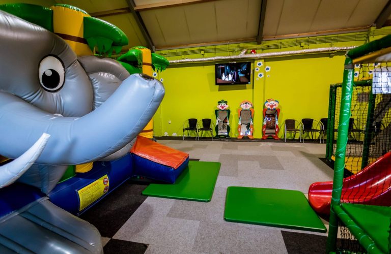 binnenspeeltuin vakantiepark